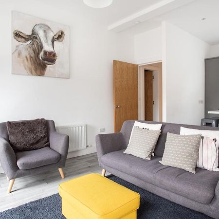 Modern Luxury Apartment, Sleeps 6, Best Location Belfast Buitenkant foto
