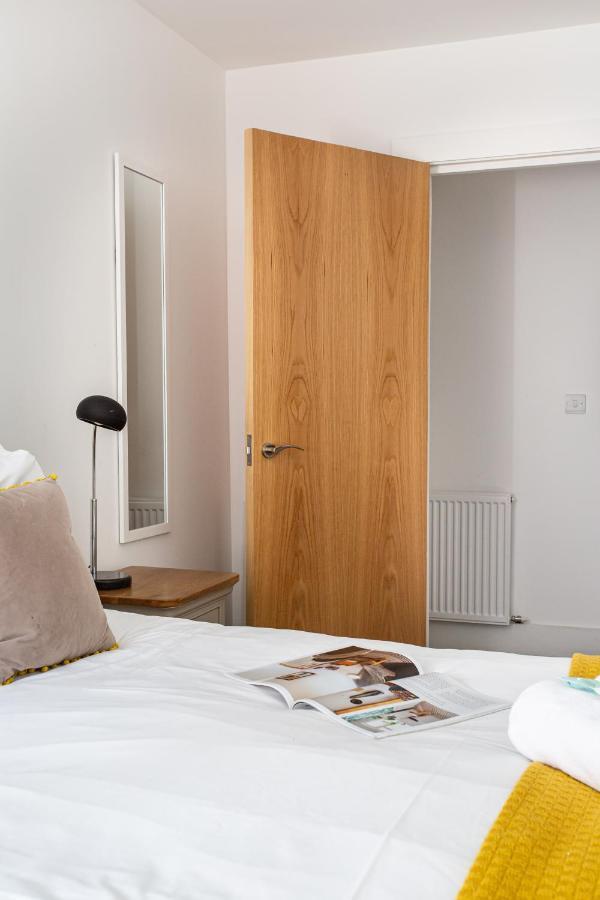 Modern Luxury Apartment, Sleeps 6, Best Location Belfast Buitenkant foto