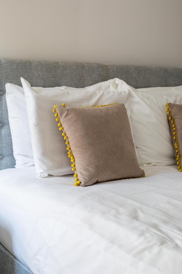 Modern Luxury Apartment, Sleeps 6, Best Location Belfast Buitenkant foto