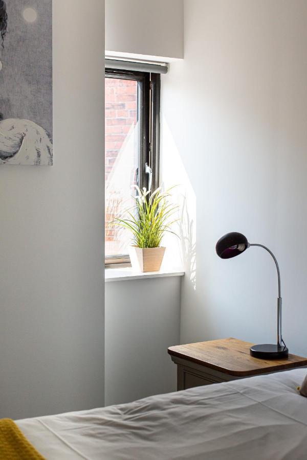 Modern Luxury Apartment, Sleeps 6, Best Location Belfast Buitenkant foto