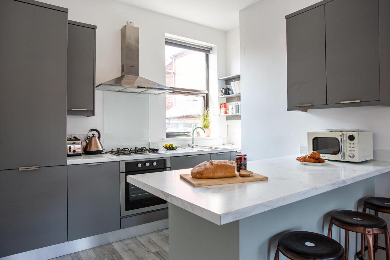 Modern Luxury Apartment, Sleeps 6, Best Location Belfast Buitenkant foto
