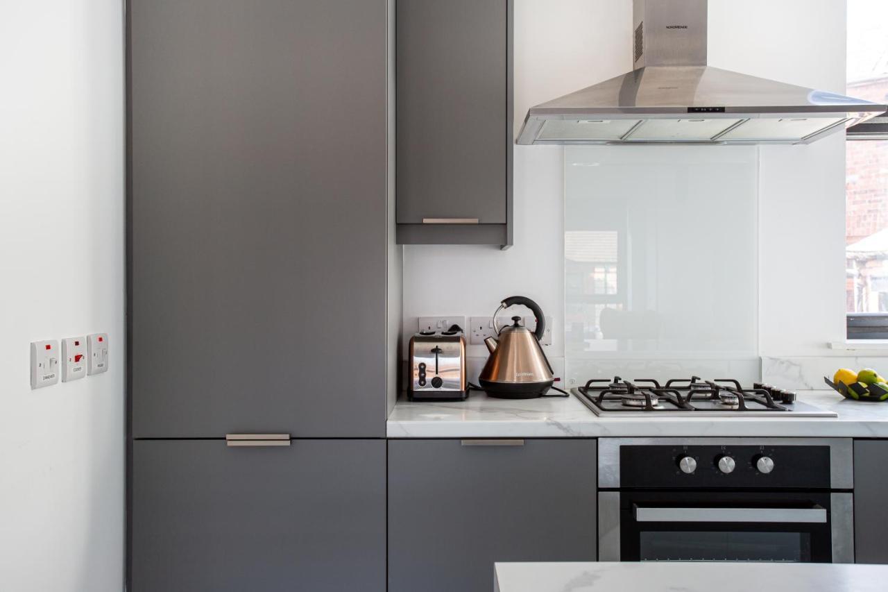 Modern Luxury Apartment, Sleeps 6, Best Location Belfast Buitenkant foto