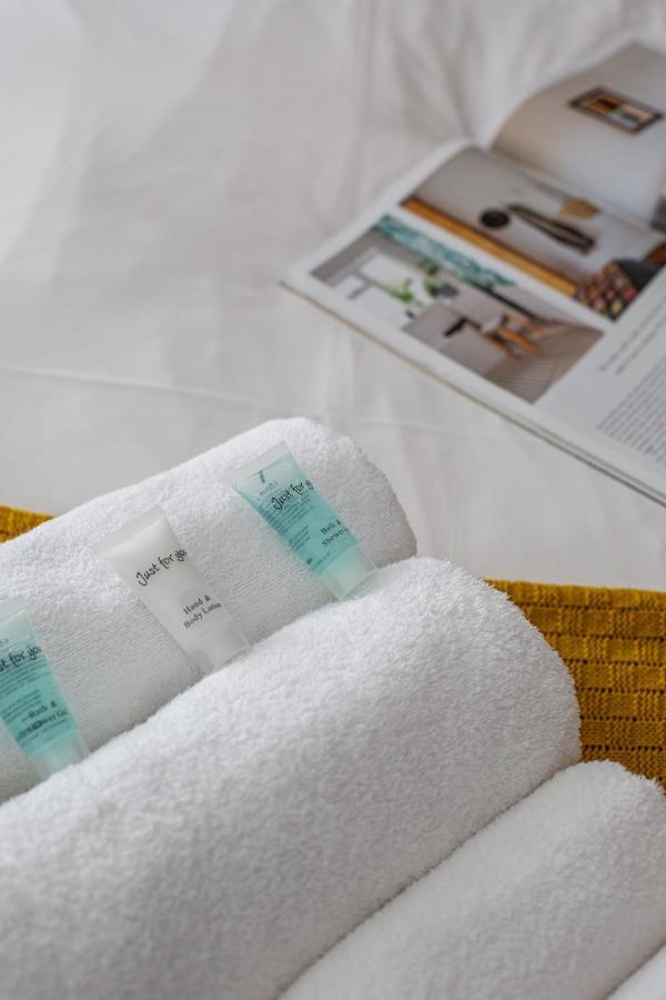 Modern Luxury Apartment, Sleeps 6, Best Location Belfast Buitenkant foto