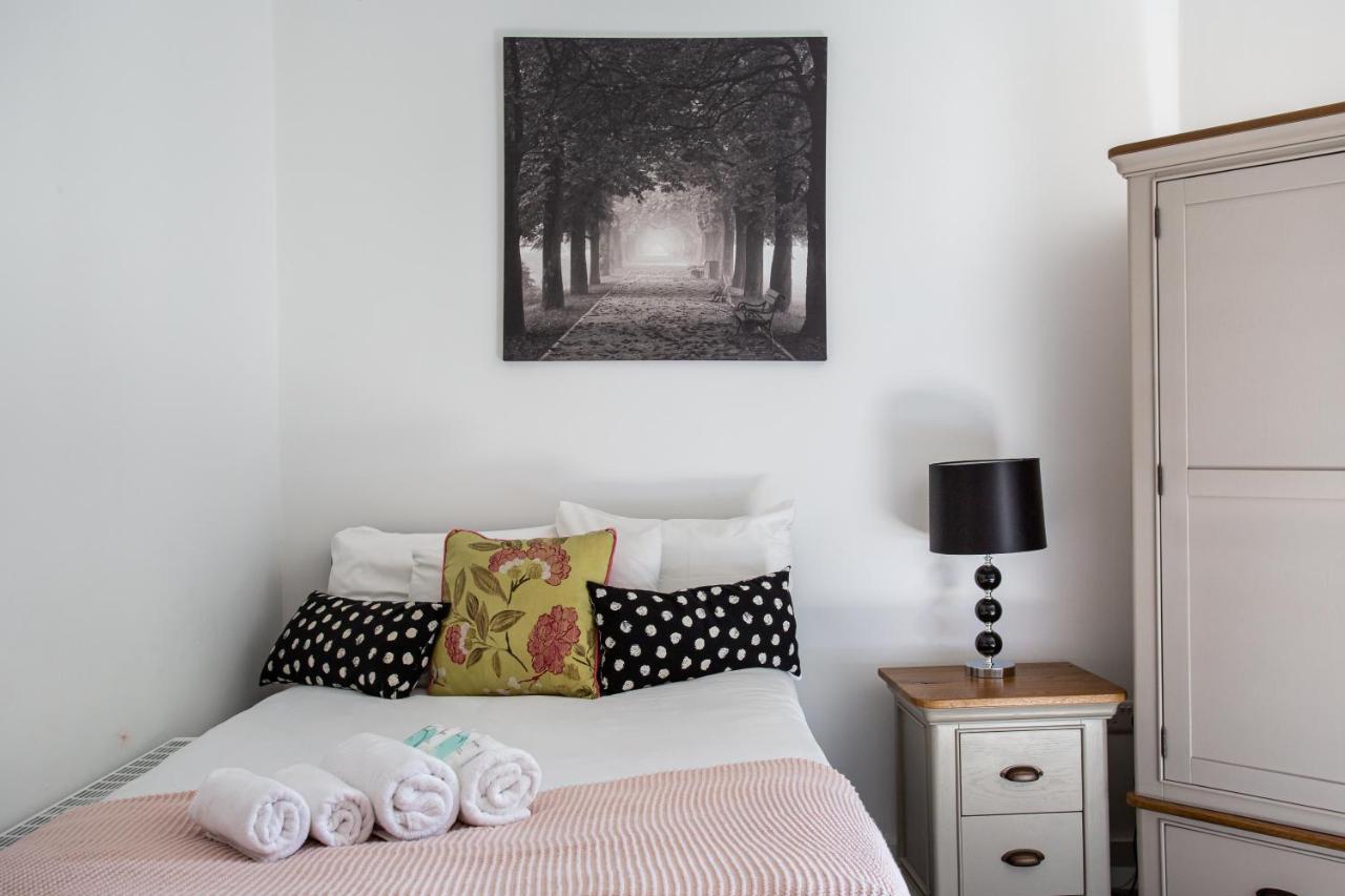 Modern Luxury Apartment, Sleeps 6, Best Location Belfast Buitenkant foto