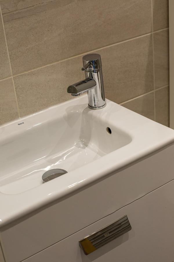 Modern Luxury Apartment, Sleeps 6, Best Location Belfast Buitenkant foto