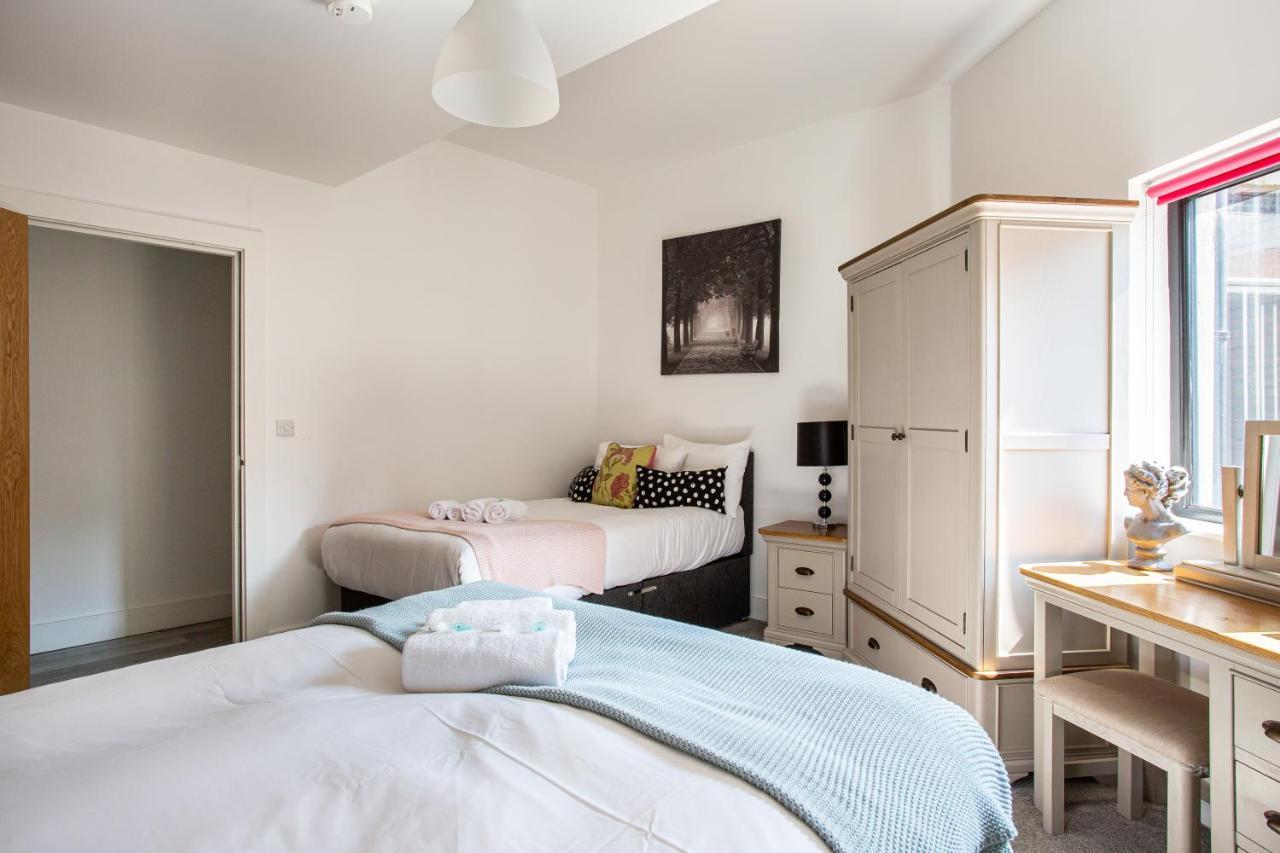 Modern Luxury Apartment, Sleeps 6, Best Location Belfast Buitenkant foto