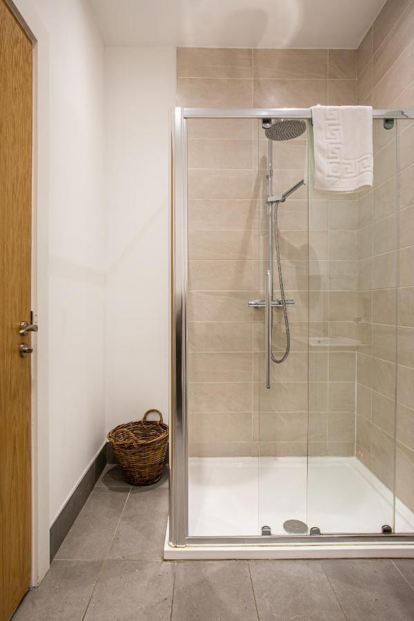 Modern Luxury Apartment, Sleeps 6, Best Location Belfast Buitenkant foto
