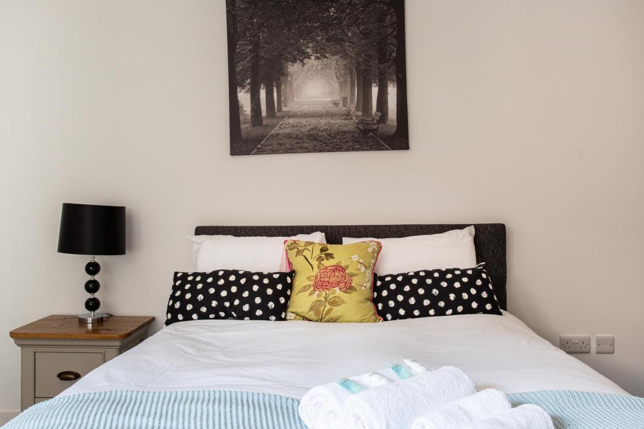 Modern Luxury Apartment, Sleeps 6, Best Location Belfast Buitenkant foto