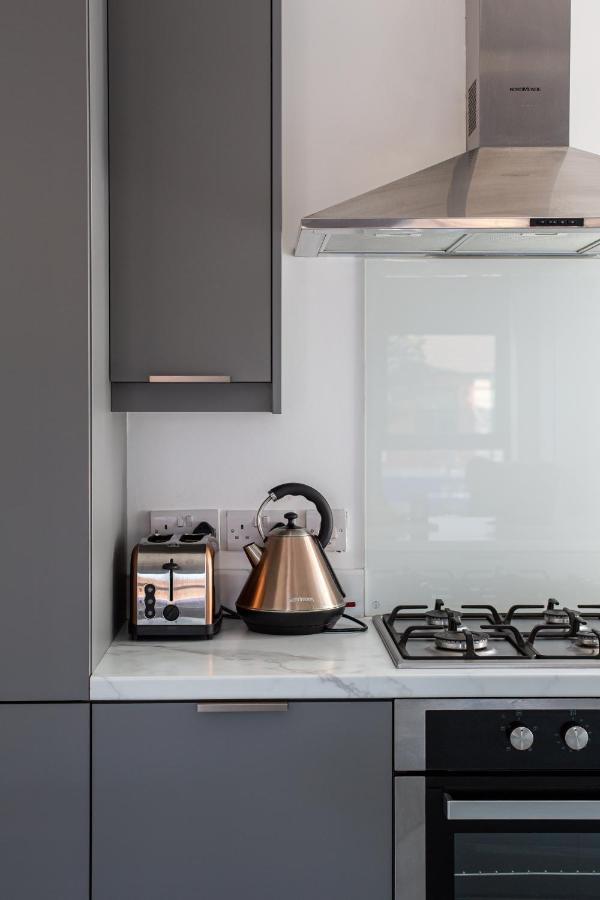 Modern Luxury Apartment, Sleeps 6, Best Location Belfast Buitenkant foto