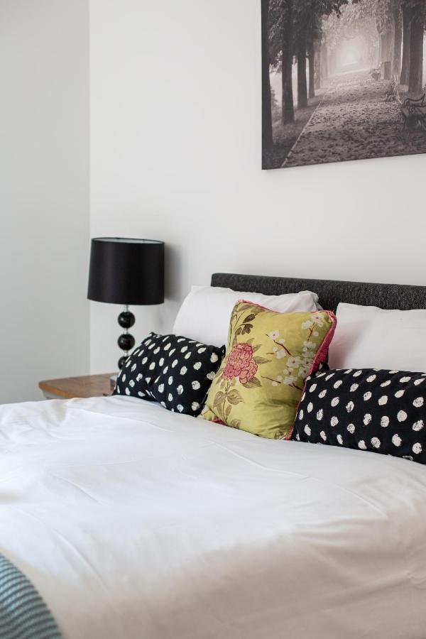 Modern Luxury Apartment, Sleeps 6, Best Location Belfast Buitenkant foto